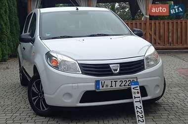Хэтчбек Dacia Sandero 2009 в 