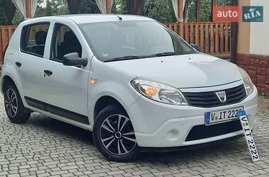 Хэтчбек Dacia Sandero 2009 в 