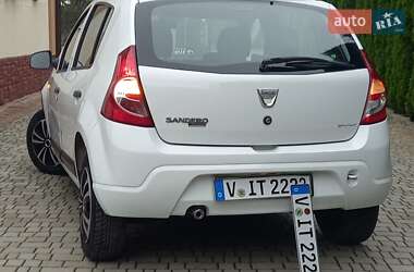 Хэтчбек Dacia Sandero 2009 в 