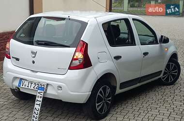 Хэтчбек Dacia Sandero 2009 в 