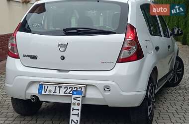 Хэтчбек Dacia Sandero 2009 в 