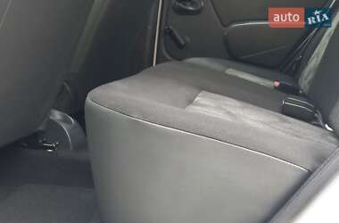 Хэтчбек Dacia Sandero 2009 в 