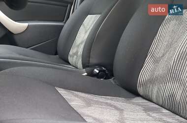 Хэтчбек Dacia Sandero 2009 в 