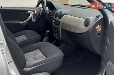 Хэтчбек Dacia Sandero 2009 в 