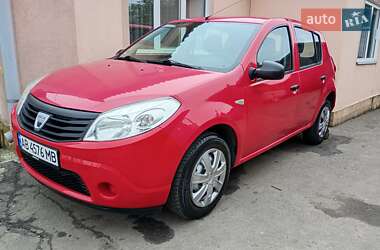 Хэтчбек Dacia Sandero 2009 в 