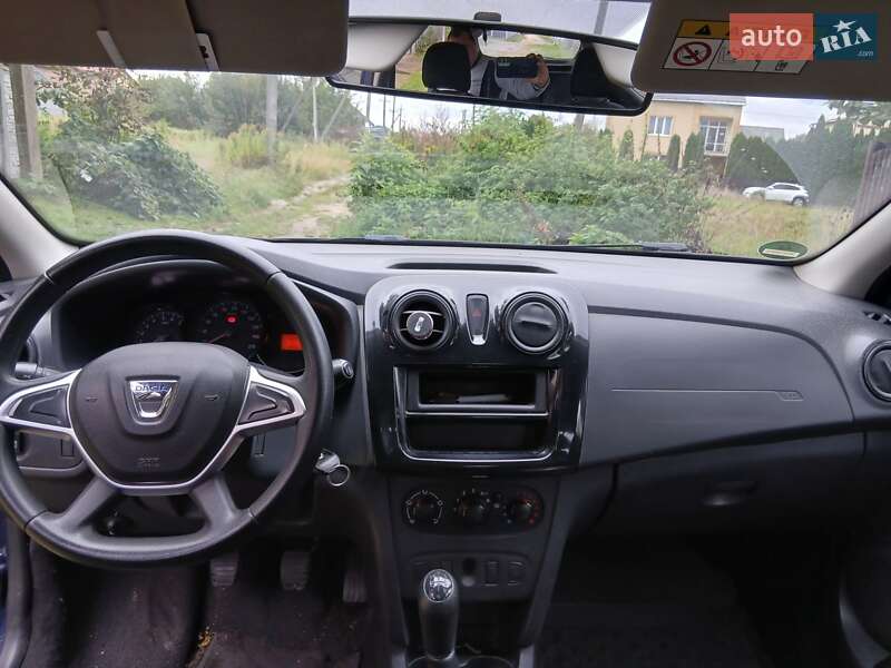 Хэтчбек Dacia Sandero 2017 в Львове