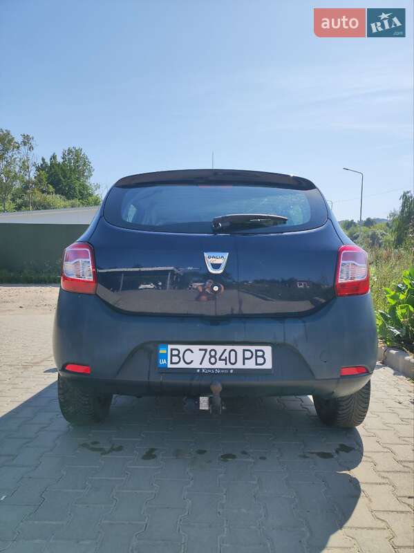Хетчбек Dacia Sandero 2015 в Львові