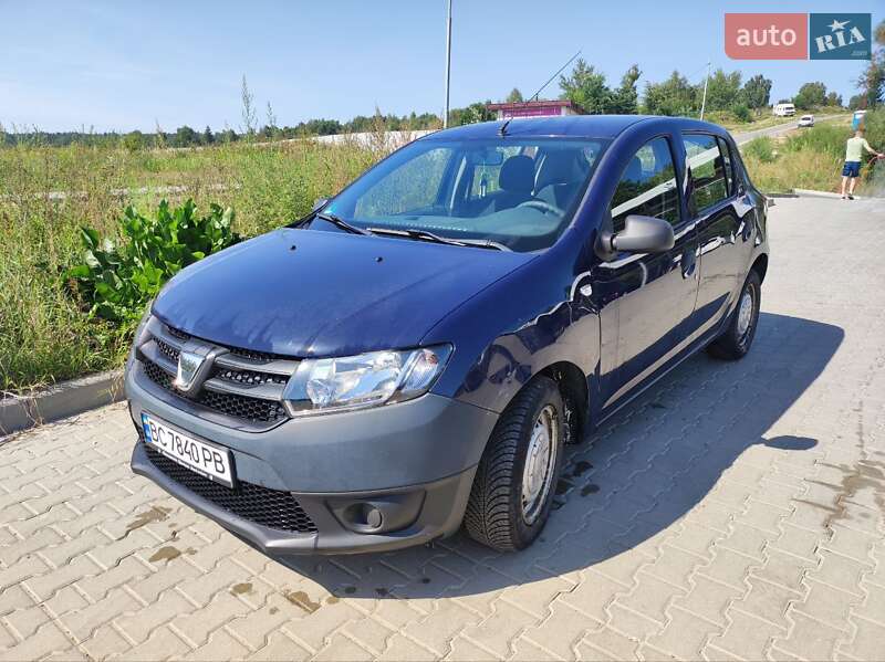 Хетчбек Dacia Sandero 2015 в Львові