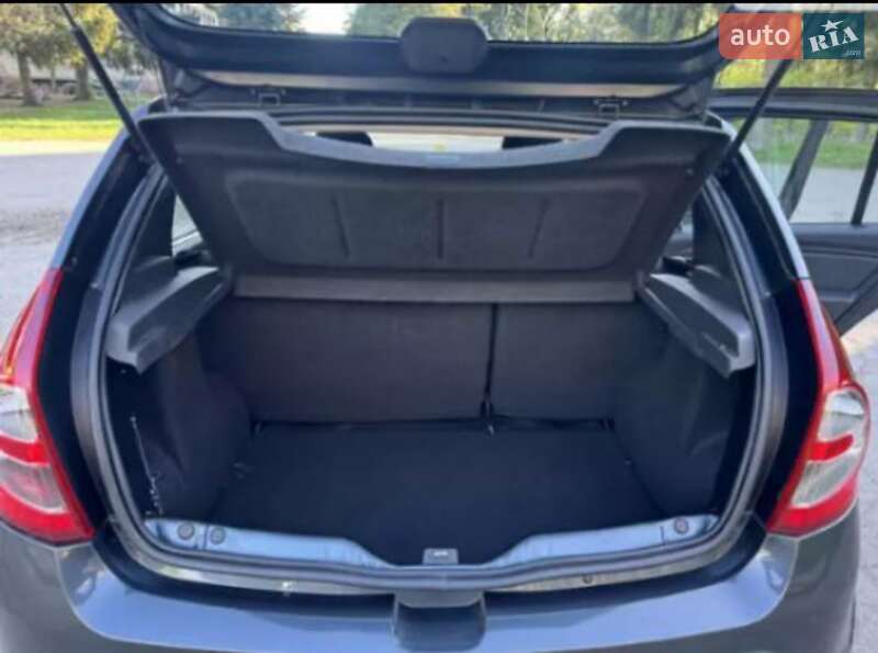 Хэтчбек Dacia Sandero 2011 в Сарнах