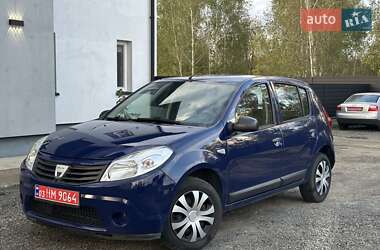 Хэтчбек Dacia Sandero 2009 в Любешове