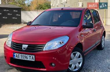 Хэтчбек Dacia Sandero 2009 в 