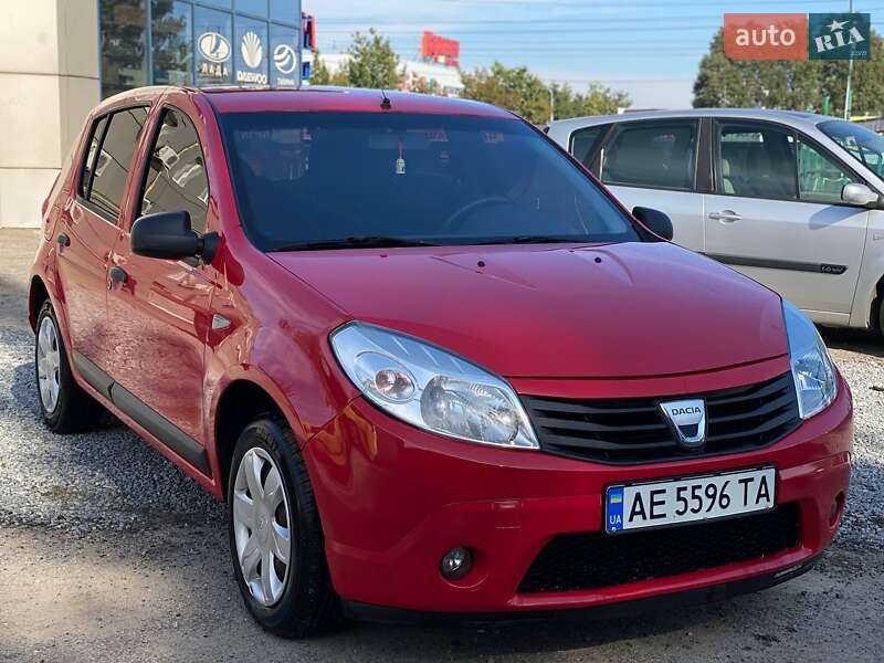 Хэтчбек Dacia Sandero 2009 в Днепре