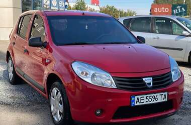 Хэтчбек Dacia Sandero 2009 в 