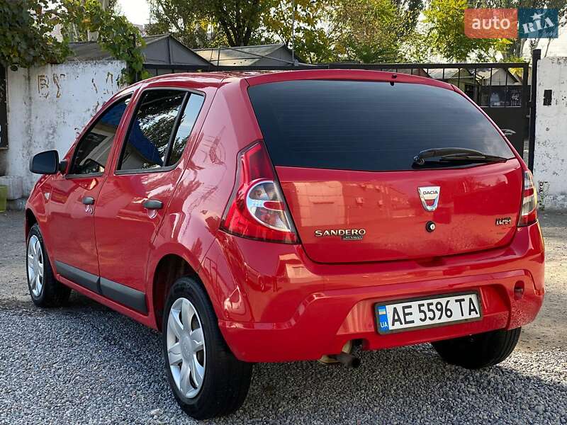 Хэтчбек Dacia Sandero 2009 в Днепре