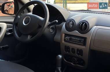 Хэтчбек Dacia Sandero 2009 в 