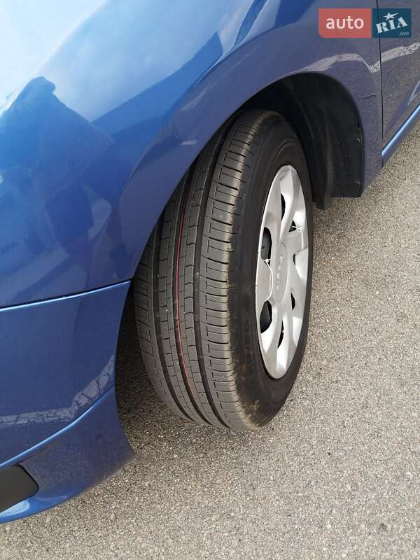 Хэтчбек Dacia Sandero 2013 в Киеве фото 4 Хэтчбек Dacia Sandero 2013 в Киеве