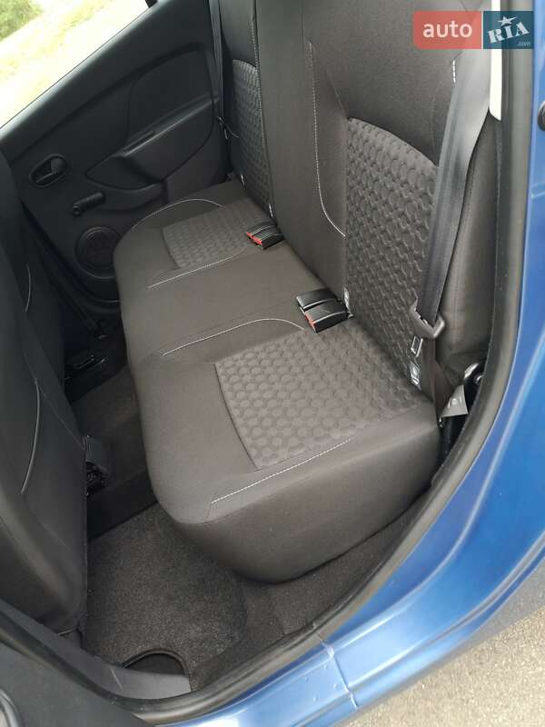 Хэтчбек Dacia Sandero 2013 в Киеве фото 13 Хэтчбек Dacia Sandero 2013 в Киеве