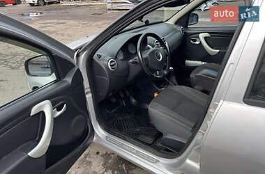 Хэтчбек Dacia Sandero 2010 в  фото 7 Хэтчбек Dacia Sandero 2010 в