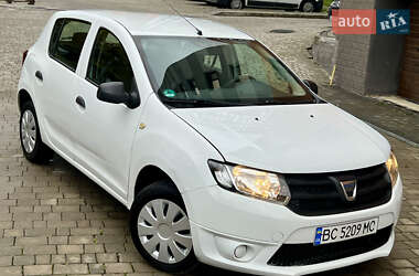 Хэтчбек Dacia Sandero 2015 в Ивано-Франковске