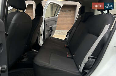 Хэтчбек Dacia Sandero 2015 в 