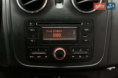 Хэтчбек Dacia Sandero 2015 в 
