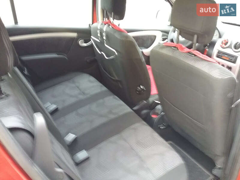 Хэтчбек Dacia Sandero 2009 в Ужгороде