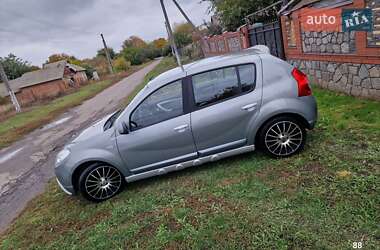 Внедорожник / Кроссовер Dacia Sandero 2009 в Полтаве