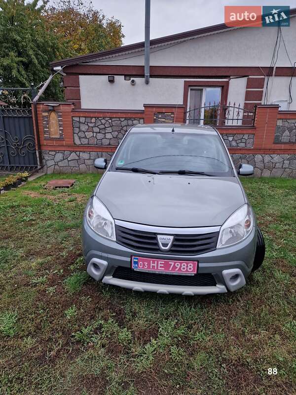 Внедорожник / Кроссовер Dacia Sandero 2009 в Полтаве