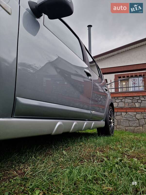 Внедорожник / Кроссовер Dacia Sandero 2009 в Полтаве