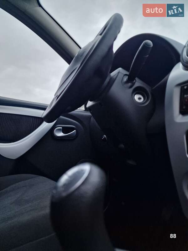 Внедорожник / Кроссовер Dacia Sandero 2009 в Полтаве