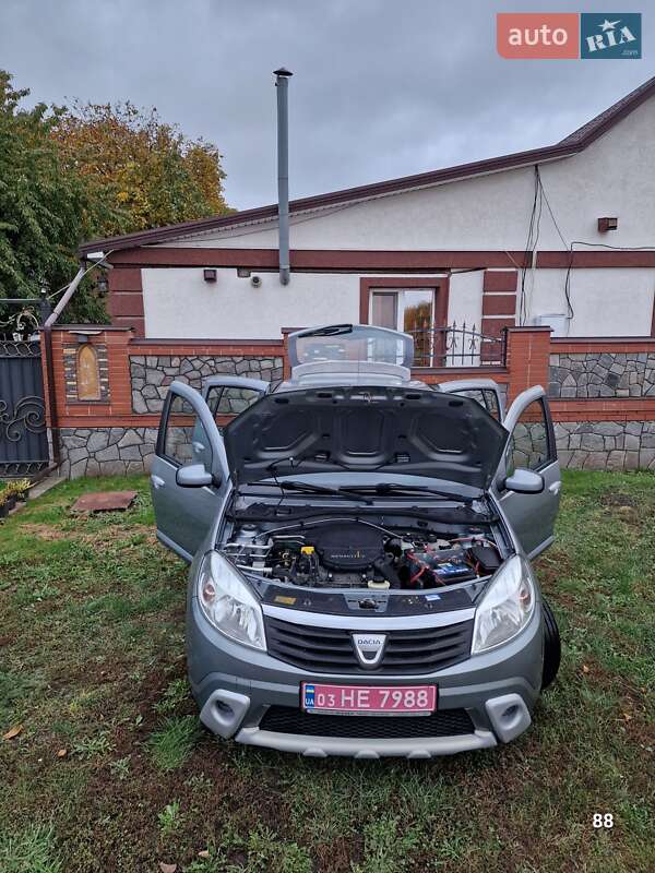 Внедорожник / Кроссовер Dacia Sandero 2009 в Полтаве