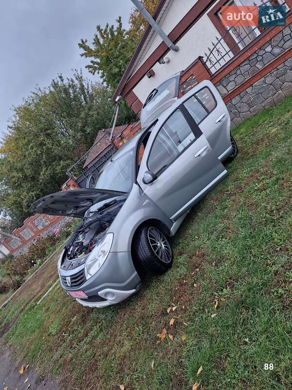 Внедорожник / Кроссовер Dacia Sandero 2009 в Полтаве