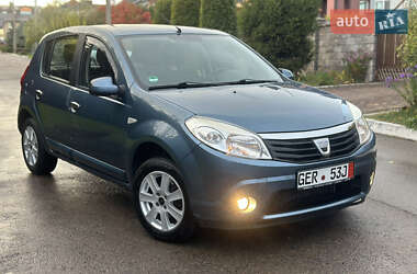 Хэтчбек Dacia Sandero 2009 в 