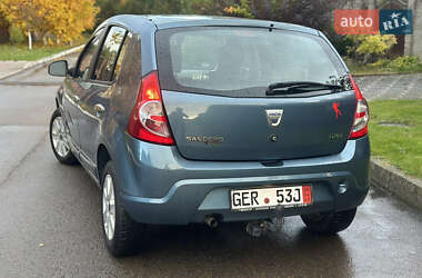Хэтчбек Dacia Sandero 2009 в 