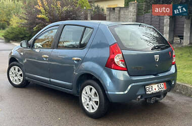 Хэтчбек Dacia Sandero 2009 в 