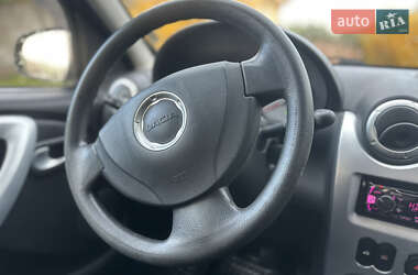 Хэтчбек Dacia Sandero 2009 в 