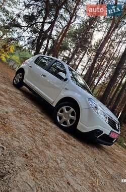 Хетчбек Dacia Sandero 2009 в Полтаві