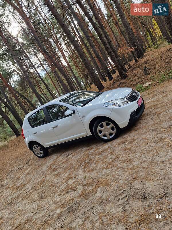 Хэтчбек Dacia Sandero 2009 в Полтаве