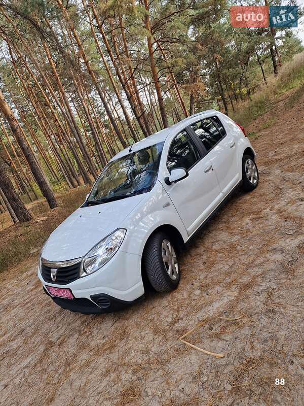 Хэтчбек Dacia Sandero 2009 в Полтаве