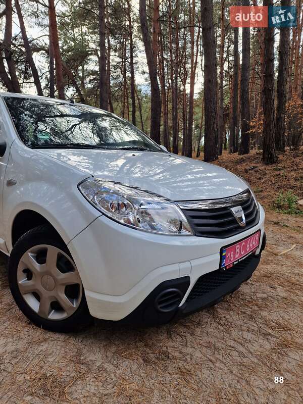 Хэтчбек Dacia Sandero 2009 в Полтаве
