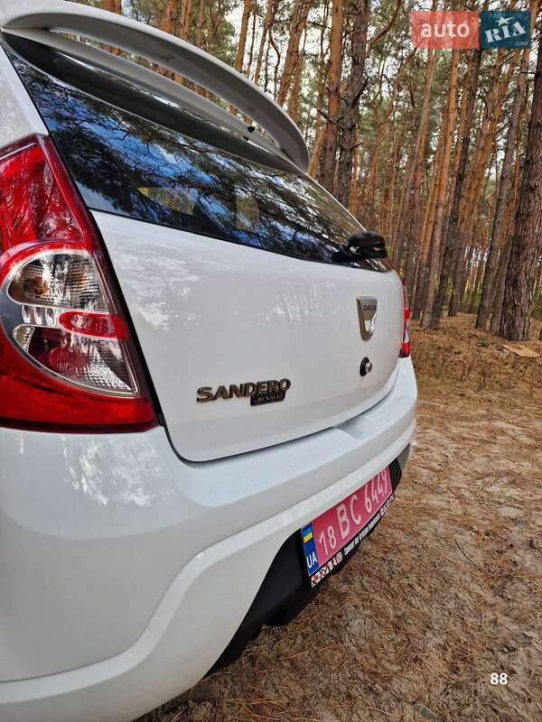 Хэтчбек Dacia Sandero 2009 в Полтаве