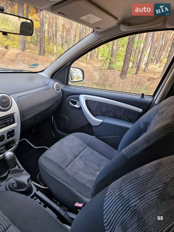 Хэтчбек Dacia Sandero 2009 в Полтаве
