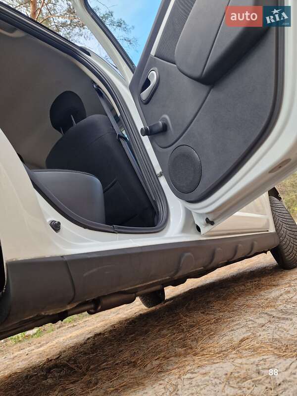 Хэтчбек Dacia Sandero 2009 в Полтаве