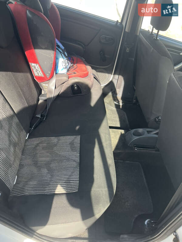 Хетчбек Dacia Sandero 2009 в Кіцмані