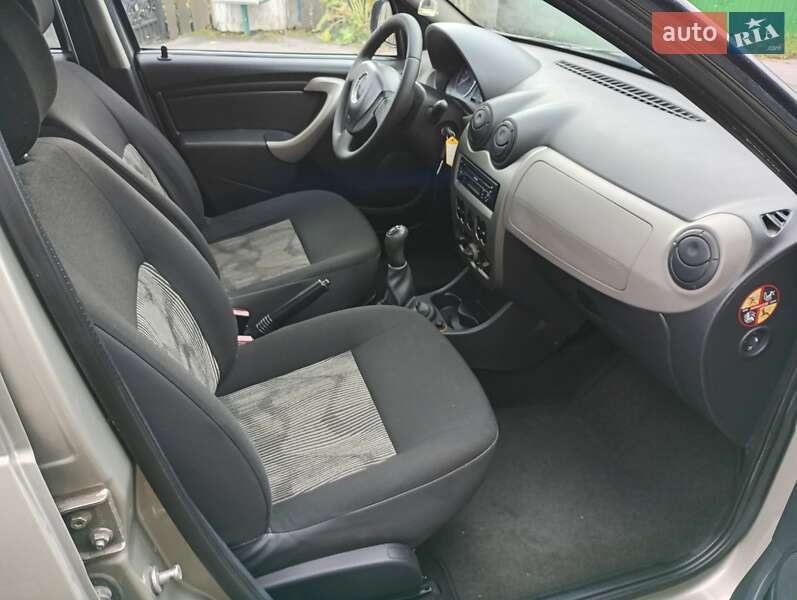 Хэтчбек Dacia Sandero 2009 в Калиновке фото 6 Хэтчбек Dacia Sandero 2009 в Калиновке