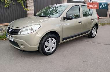Хэтчбек Dacia Sandero 2009 в Калиновке