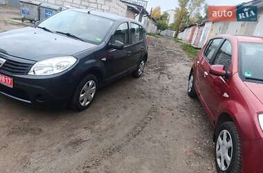 Хэтчбек Dacia Sandero 2009 в 