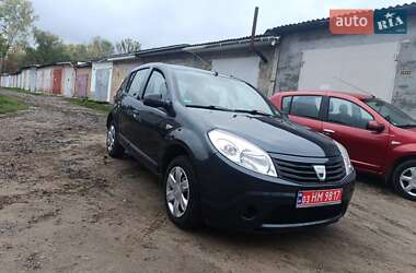Хэтчбек Dacia Sandero 2009 в 