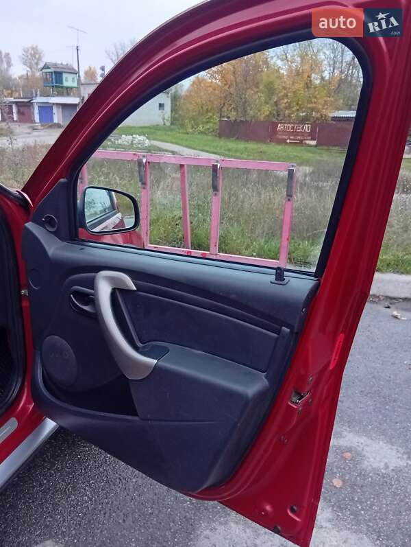 Хэтчбек Dacia Sandero 2011 в Чернигове