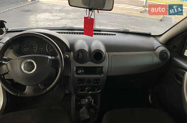 Хэтчбек Dacia Sandero 2010 в 